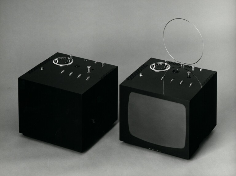Televisore Black, Brionvega, 1969, spento e acceso. Archivio Brionvega. Foto Aldo Ballo