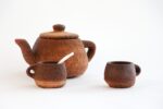 Virginia San Fratello & Ronal Rael, Emerging Objects Teapot and Tea Cups from Utah Tea Set, 2015. 3D printed tea and sweetener. Image courtesy of Virginia San Fratello & Ronal Rael