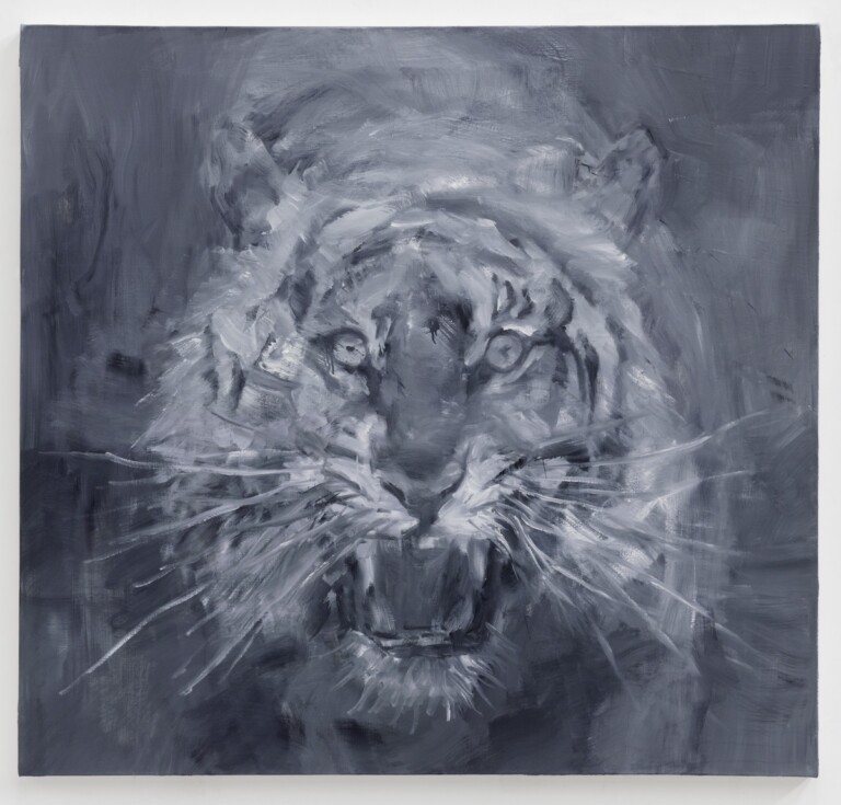 Yan Pei-Ming, Tête de tigre I, 2022, olio su tela, 150x160 cm. Photo Clérin-Morin © Yan Pei-Ming, ADAGP, Paris, 2022. Courtesy of the artist & Massimo De Carlo