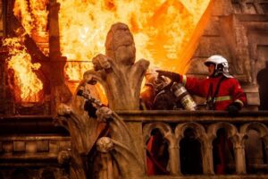 Notre-Dame in fiamme: il film sul rogo che ha distrutto la cattedrale di Parigi