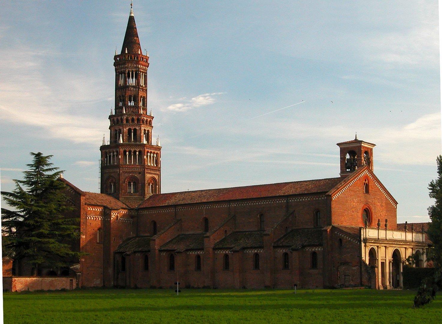 Abbazia di Chiaravalle, Milano. Photo CC BY SA 3.0 by Yoruno via Wikipedia