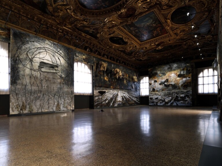 Anselm Kiefer. Questi scritti, quando verranno bruciati, daranno finalmente un po' di luce (Andrea Emo). Exhibition view at Palazzo Ducale, Venezia 2022 © Anselm Kiefer. Photo Georges Poncet. Courtesy Gagosian