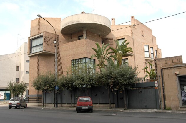 Antonio Fanigliulo, Edificio in viale Trentino, Taranto, 1982, courtesy Studio Fanigliulo