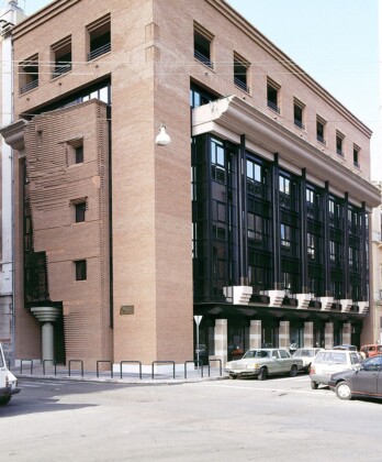 Antonio Fanigliulo, Edificio polifunzionale di via D’Aquino, Taranto, 1992, courtesy Studio Fanigliulo