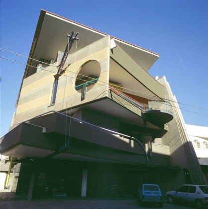 Antonio Fanigliulo, Edificio residenziale e commerciale a Grottaglie (TA), 1985, courtesy Studio Fanigliulo