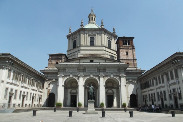 Basilica Maggiore di San Lorenzo, Milano. Photo CC BY SA 3.0 it by Sergio D’Afflitto, 2015, via Wikipedia