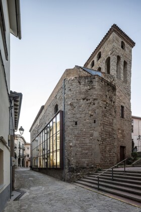 Carles Enrich Studio, Spazio Santa Eulàlia, Gironella. Photo © Adrià Goula