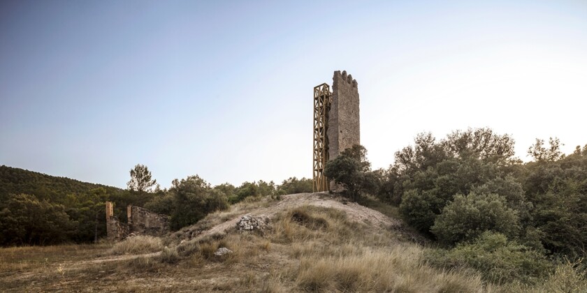 Carles Enrich Studio, Torre di Merola, Puig reig. Photo © Adrià Goula