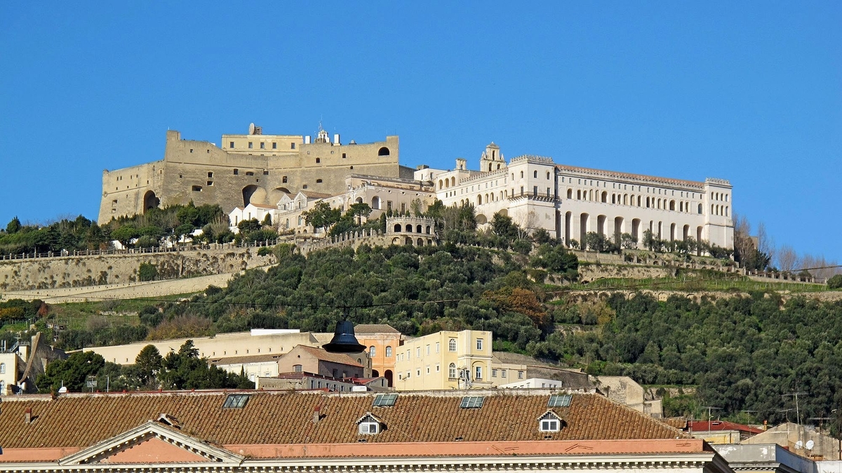 Castel Sant' Elmo e la Certosa di San Martino a Napoli. Photo CC BY 3.0 by Pietro Scerrato via Wikipedia