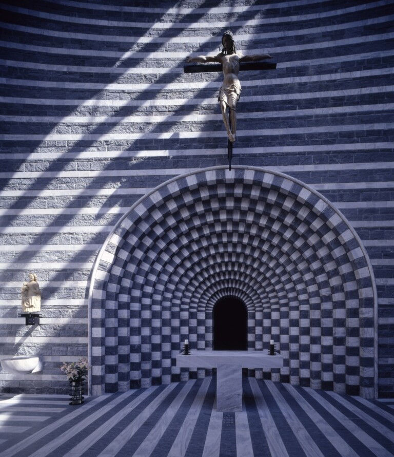 Chiesa di San Giovanni Battista Mogno, Valle Maggia, Svizzera (1986 – 1996) ⒸPino Musi