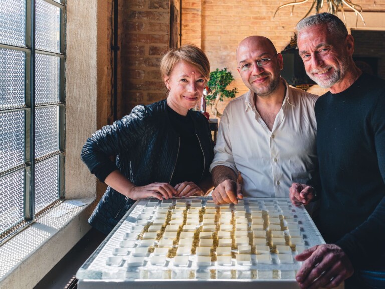 Curator Francesca Franco (left) with Constructor Alessandro Trambaioli (centre) and New Murano Gallery co Founder Andrea Perotta (right). Photo by Settimo Cannatella ©, Courtesy New Murano Gallery