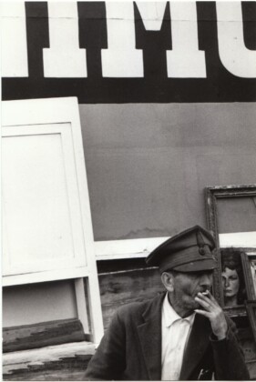 Giuseppe Loy, Roma, Porta Portese, 1960. Courtesy Fondazione Loy