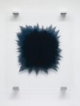 Idris Khan, Once more to this star, 2022, 3 lastre di vetro stampate con inchiostro a olio blu di Prussia, alluminio, gomma, 165x140x18 cm. Courtesy the artist & Sean Kelly Gallery, New York