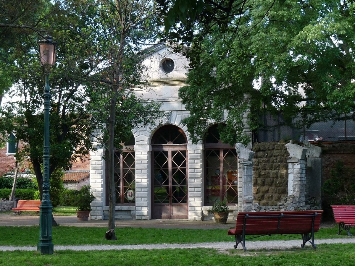 Il teatrino all'interno del parco di Villa Groggia a Venezia