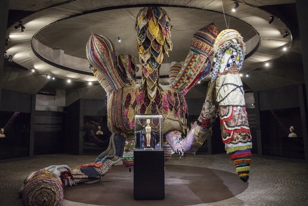 Arte contemporanea e archeologia. La mostra di Joana Vasconcelos a Siracusa