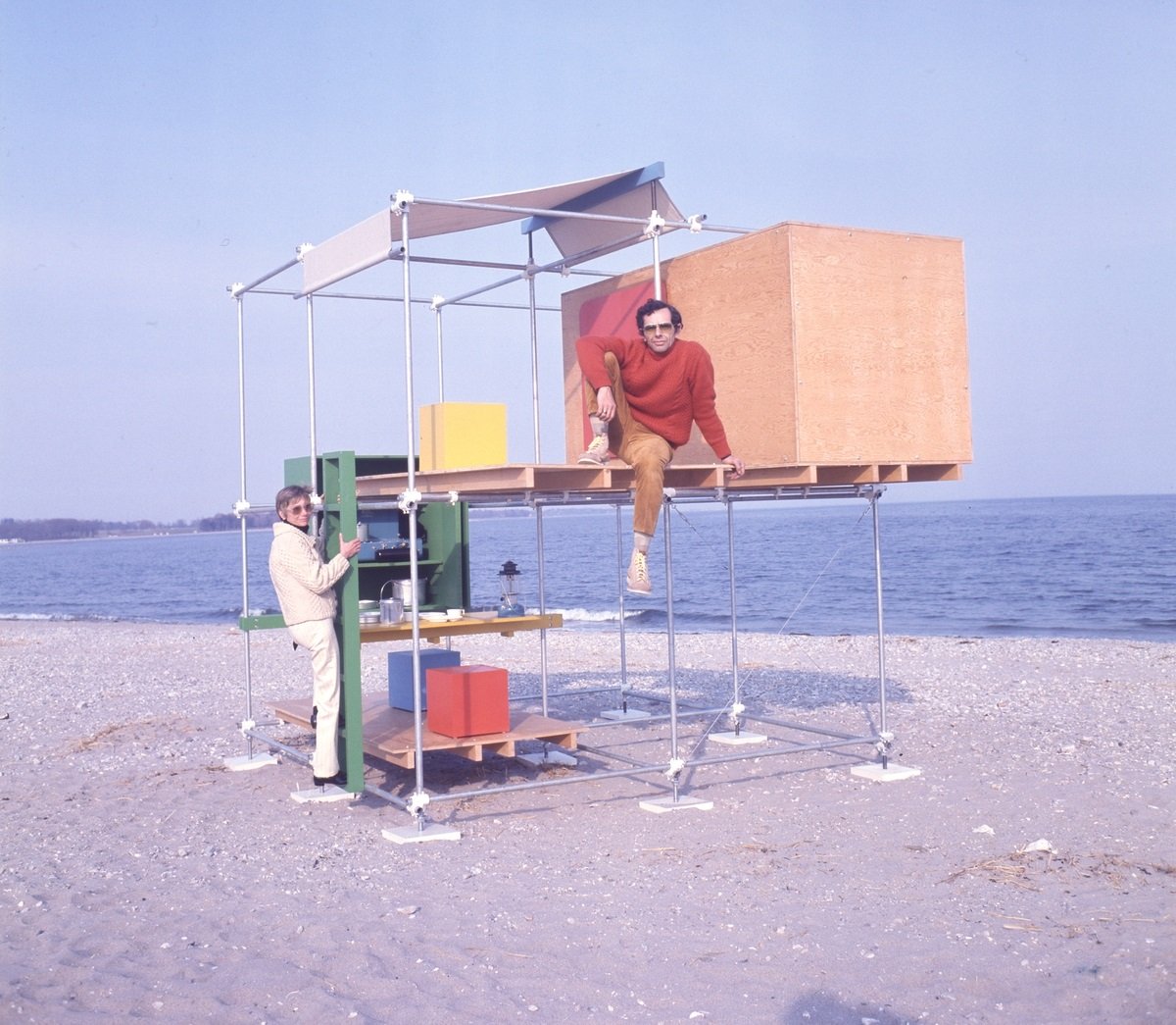 Ken Isaacs, Beach Matrix, Westport, Connecticut, USA,1967. Photo credits Kenneth Dale Isaacs Papers. Courtesy of Cranbrook Archives, Cranbrook Center for Collections and Research