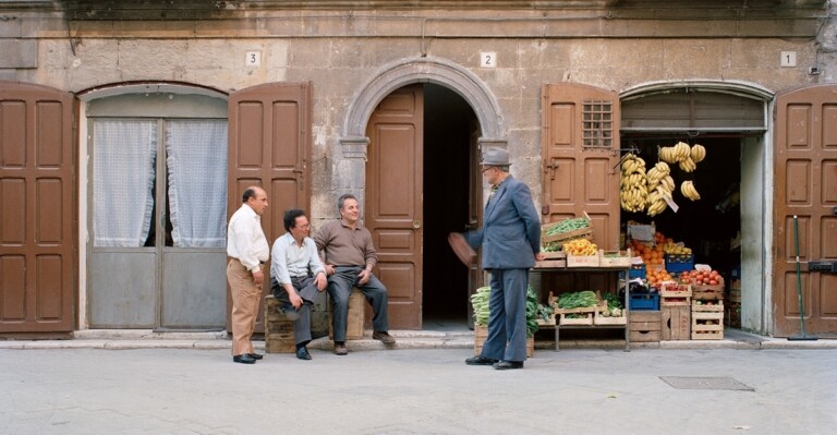 Luigi Ghirri, Bitonto, 1990. Da _Puglia. Tra albe e tramonti_ (MACK, London 2022). Courtesy the estate of the artist and MACK