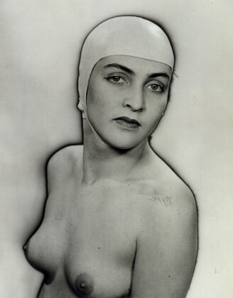 Man Ray, Meret au bonnet de bain, 1933 ca. (1982) © Man Ray 2015 Trust by SIAE 2022. Collezione privata. Courtesy Fondazione Marconi, Milano