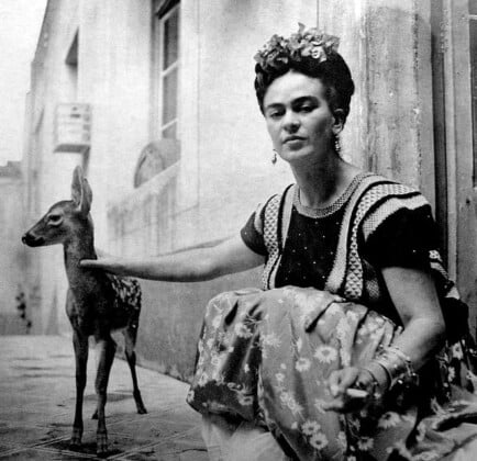 Nickolas Muray, Frida con il daino, Messico, 1938. Stampa al platino palladio