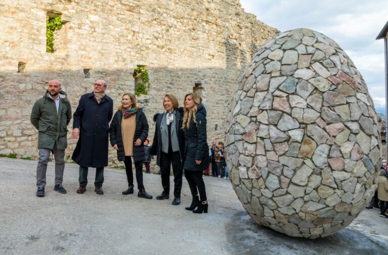 L'Ovo di Mirella Bentivoglio restituito a Gubbio