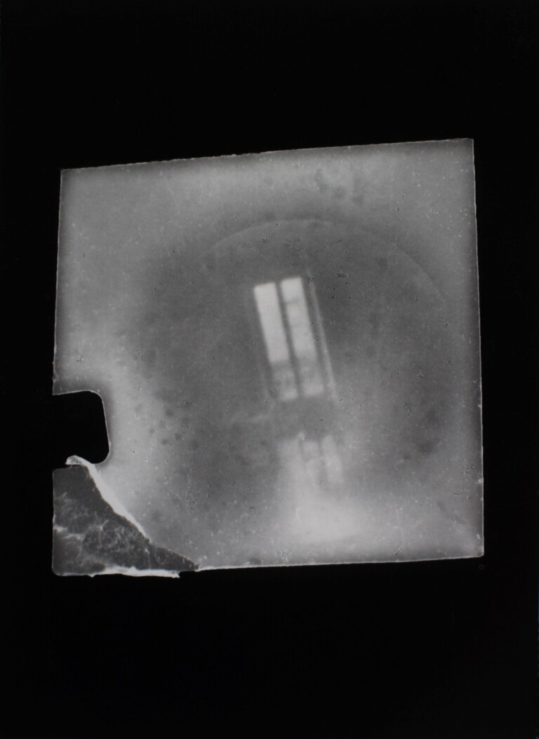 Paolo Gioli, Piccola finestra di Talbot vista da me bambino, 1977, fotografia stenopeica © Paolo Gioli