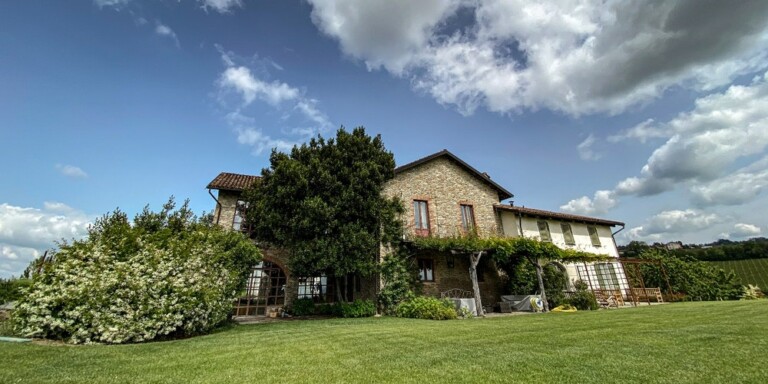 Poderi Luigi Einaudi, relais esterno