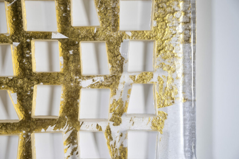 Vera Molnár, Icône 2020, 2021, Murano glass and 24K gold leaf, 60 x 60 cm, photo by Cristiano Corte ©, Courtesy New Murano Gallery
