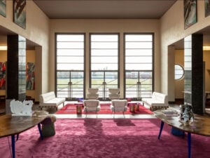 Tra arte e design la galleria Nilufar apre due mostre all’aeroporto di Venezia Lido