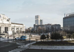 Un nuovo grattacielo green fuori dalla Stazione Centrale di Milano. E si riqualifica la piazza