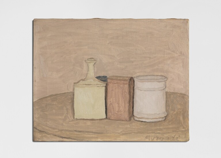 Giorgio Morandi, Natura morta, 1953. Olio su tela, 35 x 44 cm foto di Daniele Molajoli.