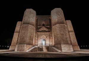 Cosmogonie e rimandi filosofici. Magica sfilata di Gucci a Castel del Monte