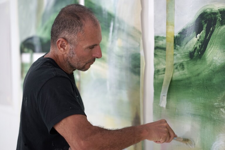 L’artista Angelo Bellobono al MAXXI L’Aquila. Fare pittura in alta montagna