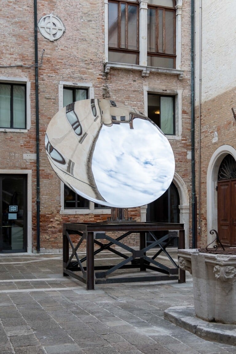 Anish Kapoor. Exhibition view at Gallerie dell'Accademia, Venezia 2022. Photo © Irene Fanizza