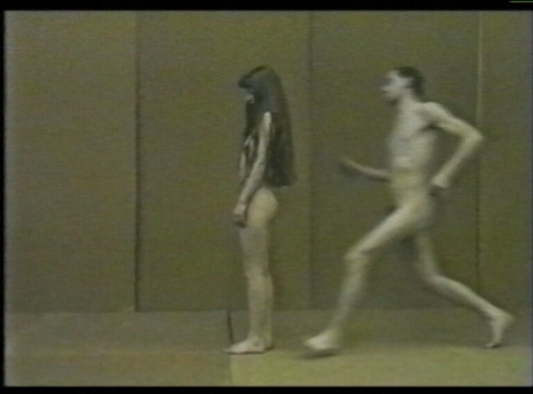 Artur Żmijewski, Me and Aids, 1996, still video. Courtesy Foksal Gallery Foundation, Varsavia & Galerie Peter Kilchmann, Zurigo