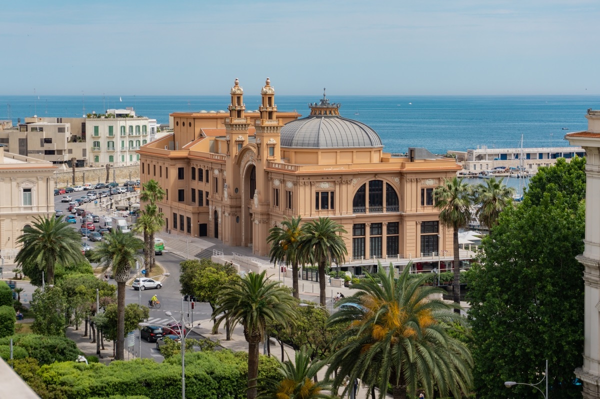 Bari. Teatro Margherita visto dall'alto di un appartamento in Corso Cavour. Photo Augusto Aulenta via Wikipedia