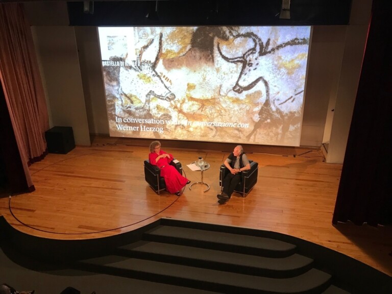 Carolyn Christov Bakargiev e Werner Herzog al Castello di Rivoli, 2022. Photo © Dario Bragaglia