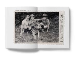 Una serie fotografica dimenticata e un pastore tedesco. Tornano i libri cult di Erik Kessels