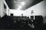 Serata dell’inaugurazione della mostra Falce e martello, dibattito, 9 aprile 1973, Galleria Milano. Courtesy Galleria Milano, Milano. Ph. Alberto Gnesutta