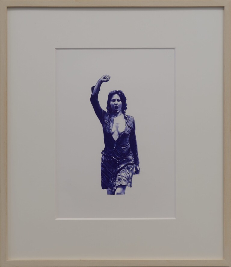 Giuseppe Stampone, Una femminista anonima del #metoo, 2022, penna BIC su carta baritata, 45 x 40 cm (incorniciato). Photo Filippo Ferrarese per OKNOStudio. Courtesy Prometeo Gallery Ida Pisani