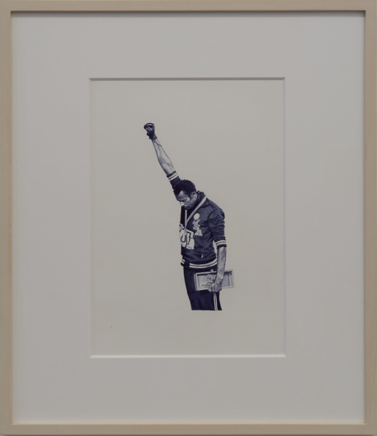 Giuseppe Stampone, Tommie Smith, 2022, penna BIC su carta baritata, 45 x 40 cm (incorniciato). Photo Filippo Ferrarese per OKNOStudio. Courtesy Prometeo Gallery Ida Pisani
