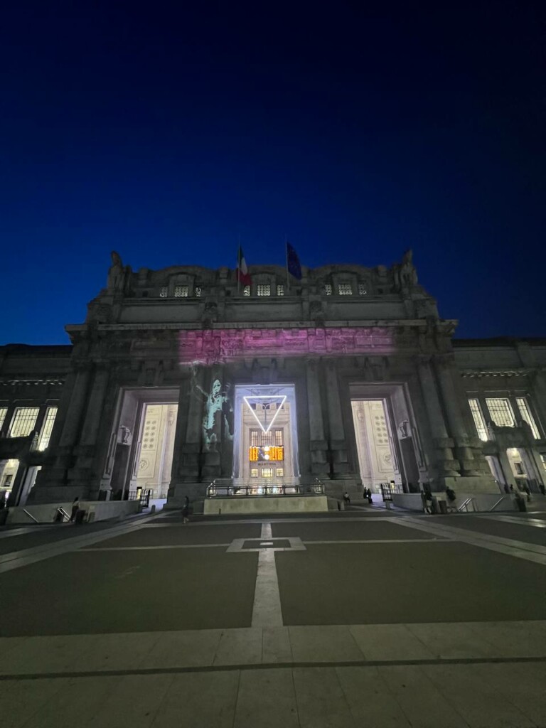 IMG 4773 Arriva alla Stazione Centrale di Milano l'opera che Banksy ha realizzato a Venezia