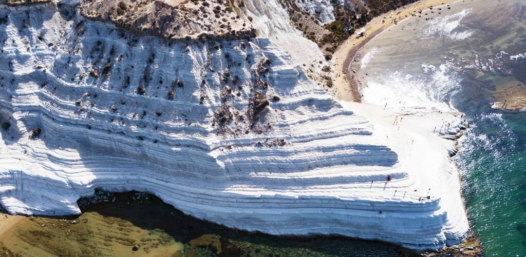 Scala dei Turchi all’asta? Dopo mesi di incertezza il proprietario minaccia e chiede di Elon Musk