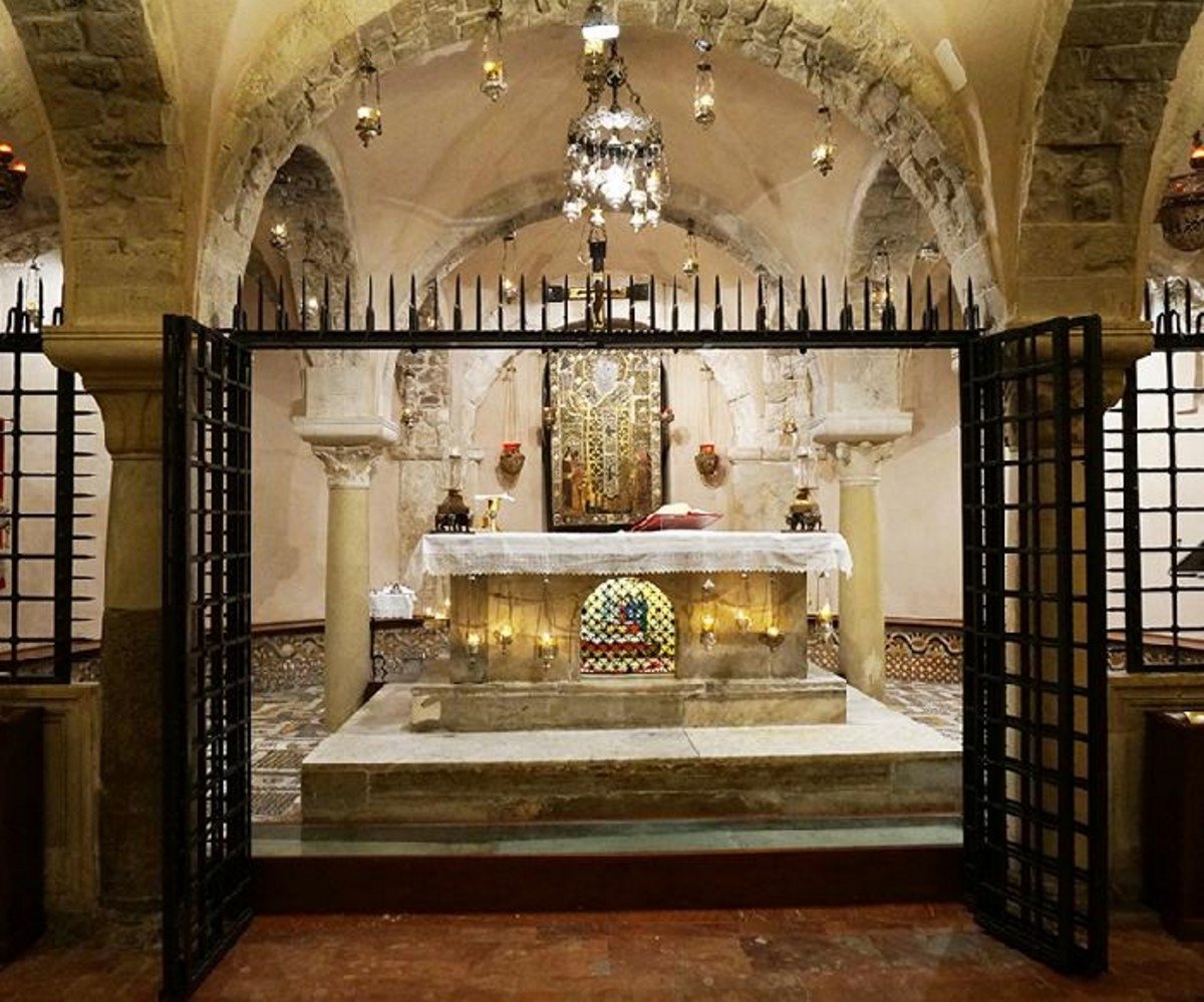 La tomba di San Nicola nella Basilica intitolata al santo a Bari
