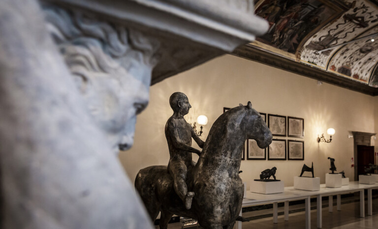Installation view, Marino Marini Cavalieri e cavalli a Palazzo, Sala del Papa, Palazzo Boncompagni, 2022 Crediti: Marcela S. Ferreira