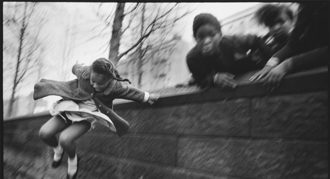 Mary Ellen Mark, Girl Jumping over a Wall, Central Park, Manhattan, New York, USA, 1967 © 1963-2013 Mary Ellen Mark _ Howard Greenberg Gallery, New York