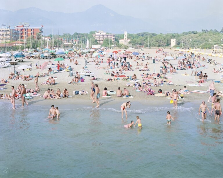 Massimo Vitali, Marina di Pietrasanta, 1994, Inkjet print in Diasec mount with wooden frame, 150x190 cm. Courtesy Mazzoleni, London Torino