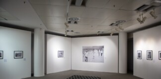 Nick Út e Phan Thi Kim Phúc alla mostra _From Hell to Hollywood_, Palazzo Lombardia, Milano 2022