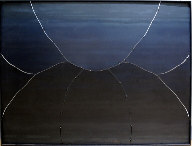 Salvatore Astore, Sutura e forma, 2019, stainless steel welded and satin, 100,5x131x5 cm. Courtesy Mazzoleni, London Torino