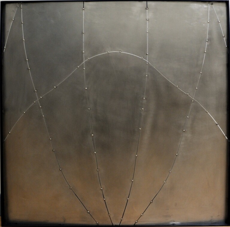 Salvatore Astore, Sutura e forma, 2019, stainless steel welded and satin, 100x98,5x7 cm. Courtesy Mazzoleni, London Torino