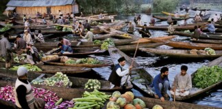 Srinagar, Kashmir, 1996 © Steve McCurry